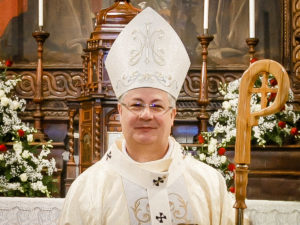 Arcivescovo-Roberto-Carboni